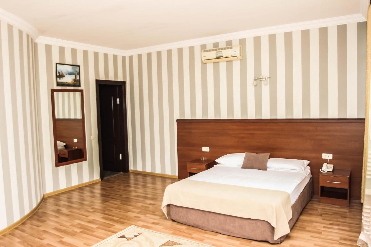 Hotel Istanbul Batumi Exteriör bild