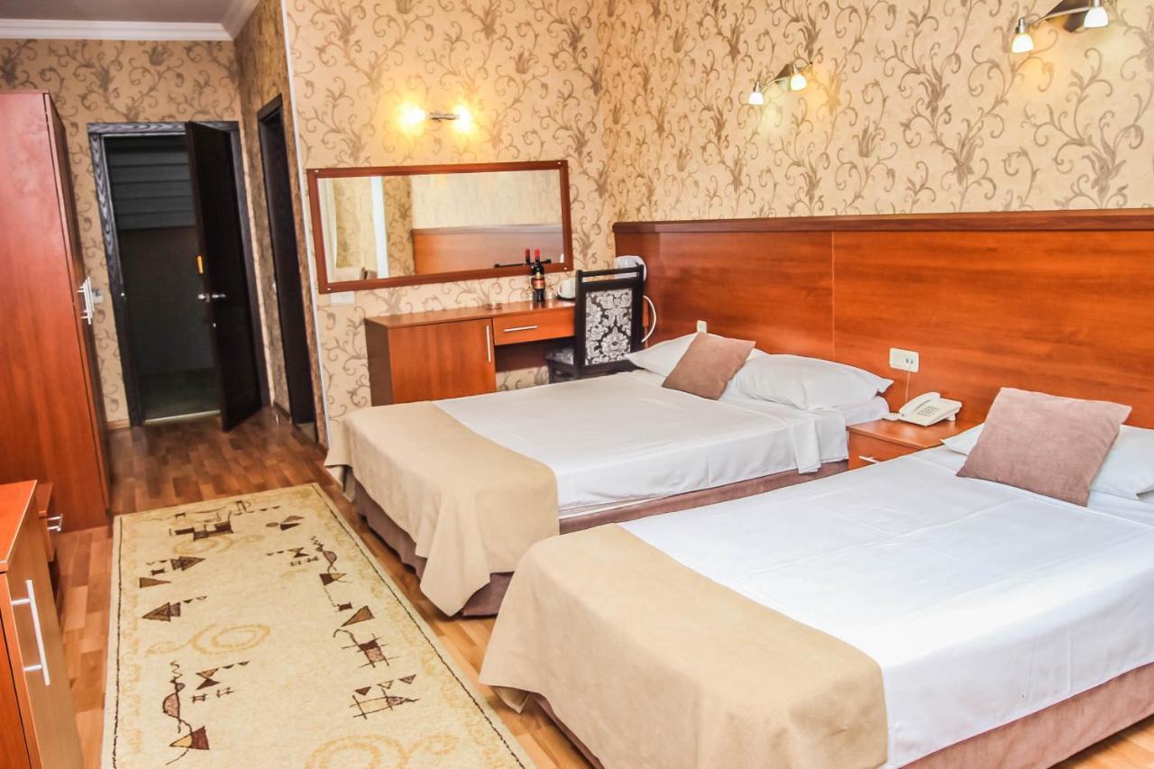 Hotel Istanbul Batumi Exteriör bild