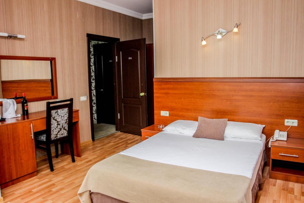 Hotel Istanbul Batumi Exteriör bild
