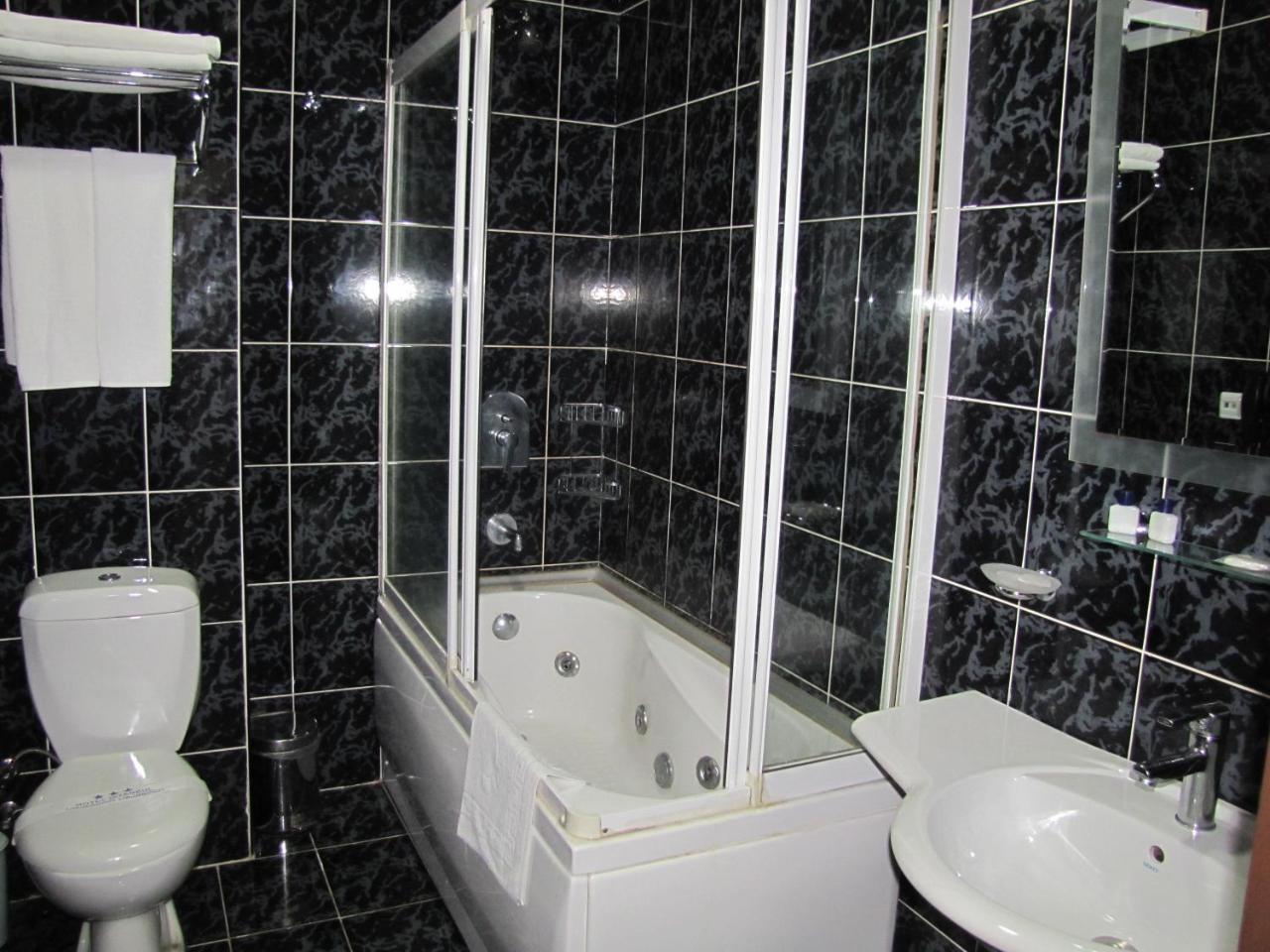 Hotel Istanbul Batumi Exteriör bild