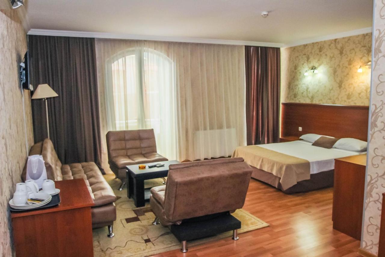 Hotel Istanbul Batumi Exteriör bild