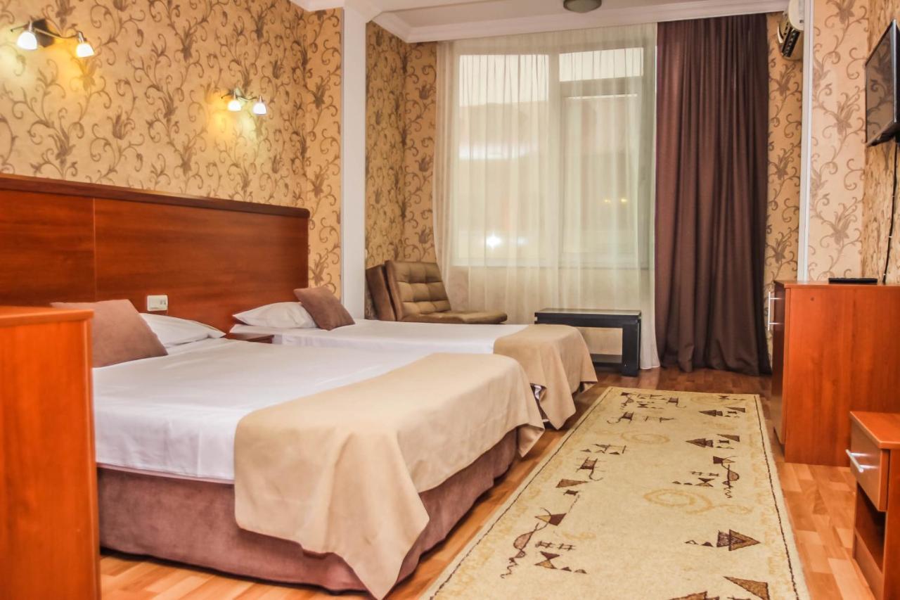 Hotel Istanbul Batumi Exteriör bild
