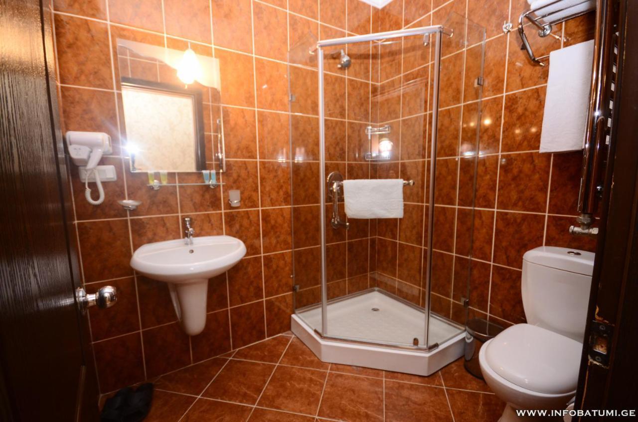 Hotel Istanbul Batumi Exteriör bild