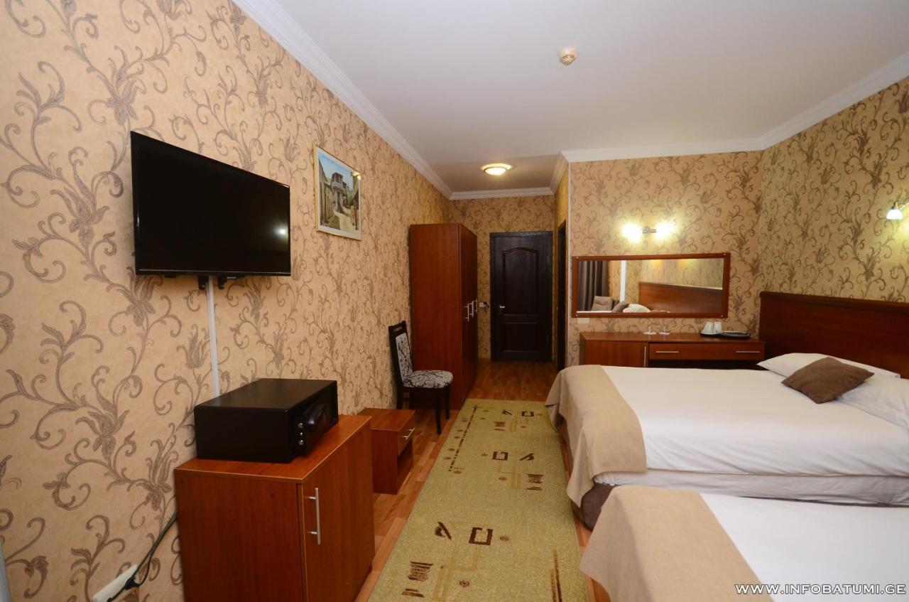 Hotel Istanbul Batumi Exteriör bild
