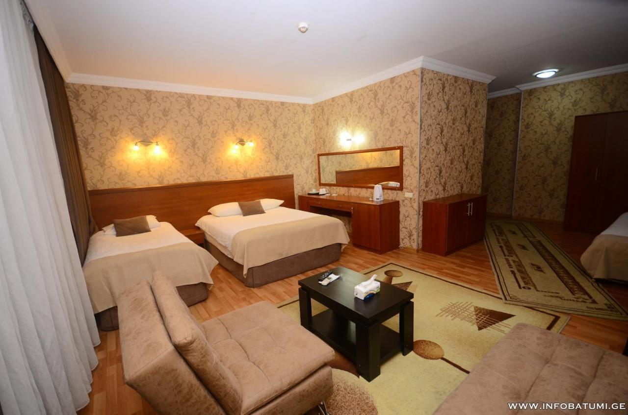 Hotel Istanbul Batumi Exteriör bild