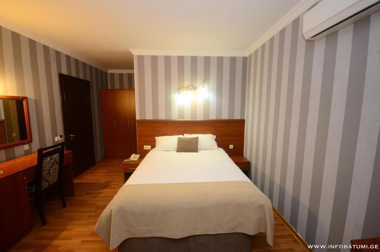 Hotel Istanbul Batumi Exteriör bild