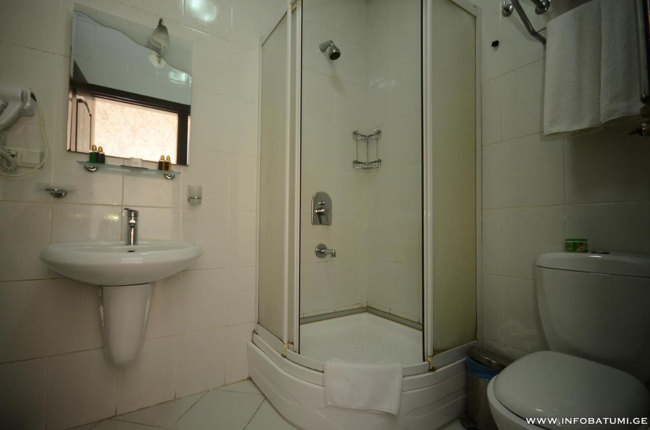 Hotel Istanbul Batumi Exteriör bild