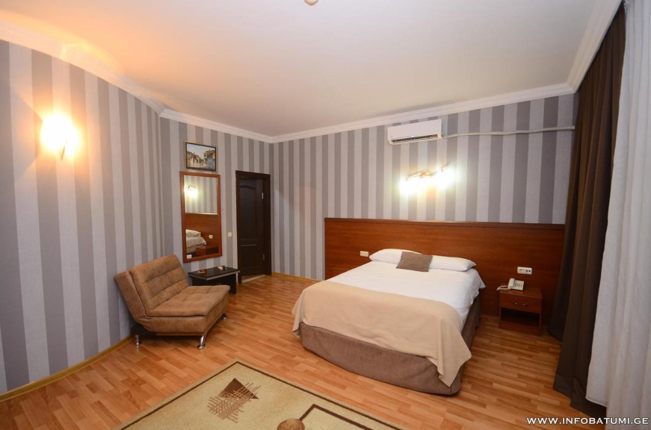 Hotel Istanbul Batumi Exteriör bild
