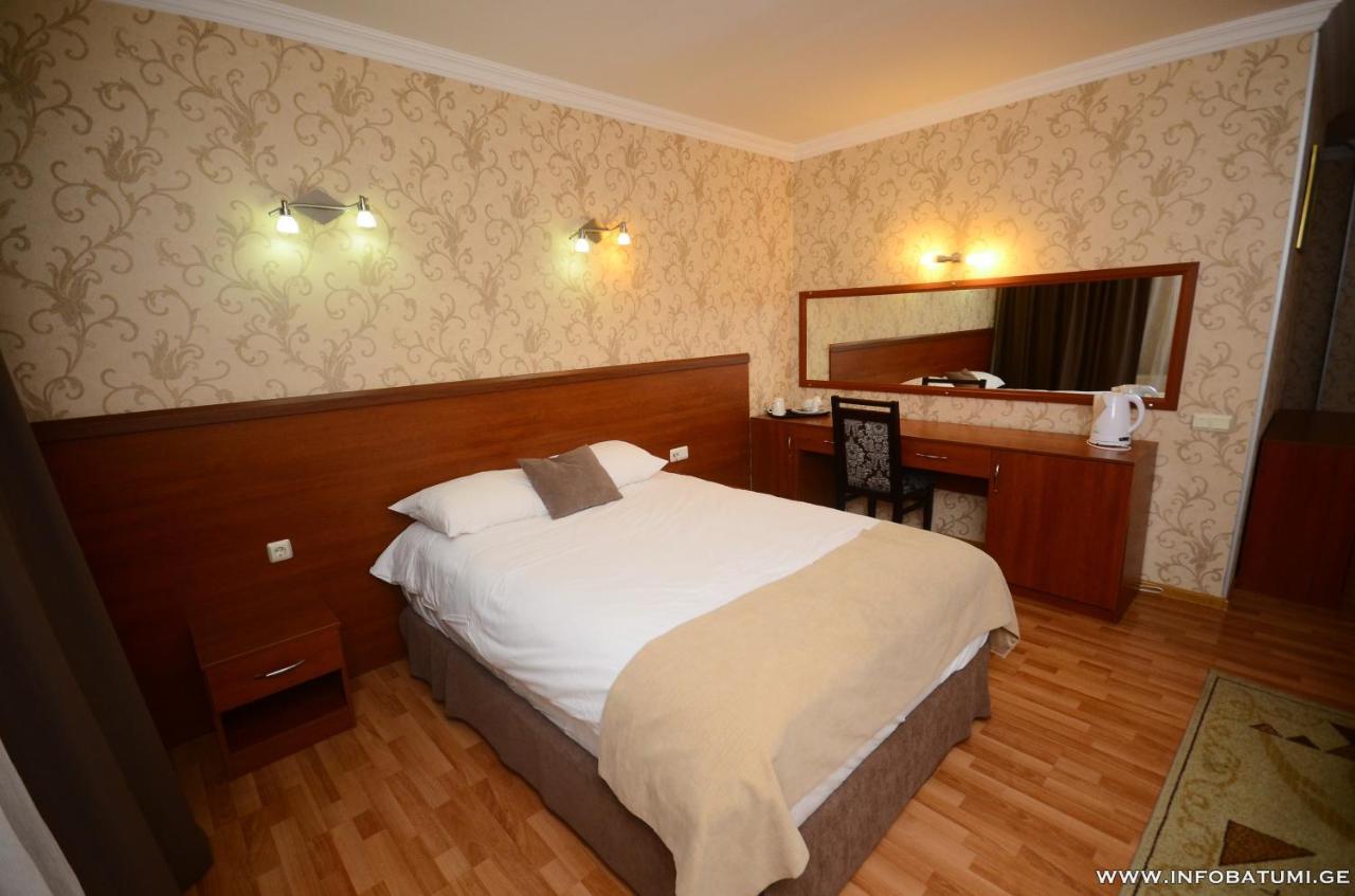 Hotel Istanbul Batumi Exteriör bild